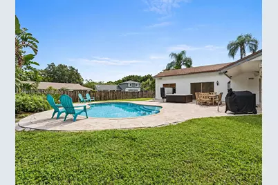 1061 Cedar Creek Way, Davie, FL 33325 - Photo 13