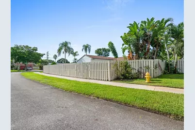 1061 Cedar Creek Way, Davie, FL 33325 - Photo 5