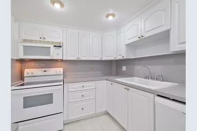 400 Kings Point Dr #523, Sunny Isles Beach, FL 33160 - Photo 7