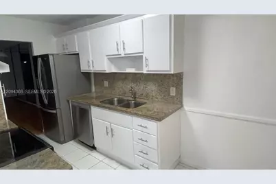 250 Jacaranda Dr #305, Plantation, FL 33324 - Photo 3