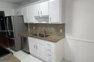250 Jacaranda Dr, Plantation, FL 33324 - Photo 3