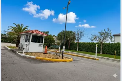 2841 Somerset Dr #307, Lauderdale Lakes, FL 33311 - Photo 13