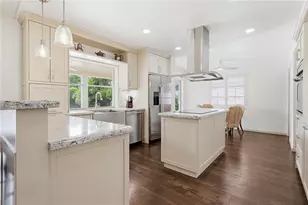 653 NW 100th Ln, Coral Springs, FL 33071 - Photo 7