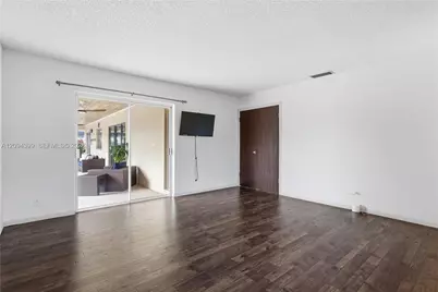 653 NW 100 Ln, Coral Springs, FL 33071 - Photo 17