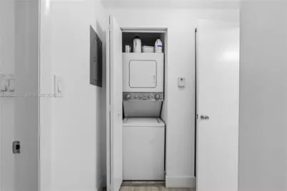 185 SE 14th Ter #1402, Miami, FL 33131 - Photo 13