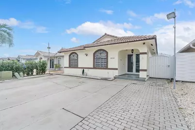 10124 NW 127th Ter, Hialeah Gardens, FL 33018 - Photo 3