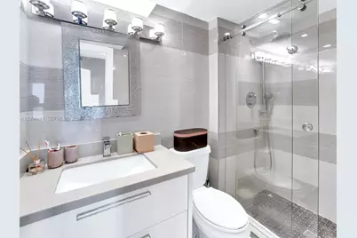 100 Bayview Dr #PH01, Sunny Isles Beach, FL 33160 - Photo 17