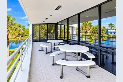 2000 NW 89th Pl, Doral, FL 33172 - Photo 9