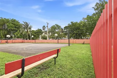 2655 W 67th Pl #14-13, Hialeah, FL 33016 - Photo 21