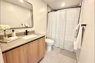 121 NE 5th St, Miami, FL 33132 - Photo 9
