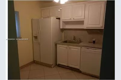 100 Lakeview Dr #106, Weston, FL 33326 - Photo 5