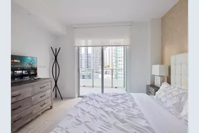 1300 Brickell Bay Dr #1711, Miami, FL 33131 - Photo 7