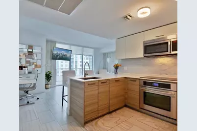1300 Brickell Bay Dr #1711, Miami, FL 33131 - Photo 3