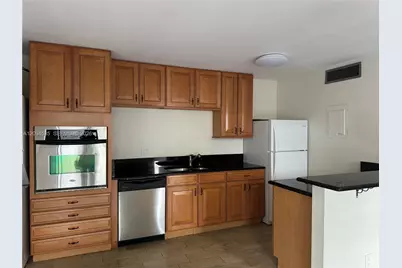 637 Executive Center Dr #N103, West Palm Beach, FL 33401 - Photo 1