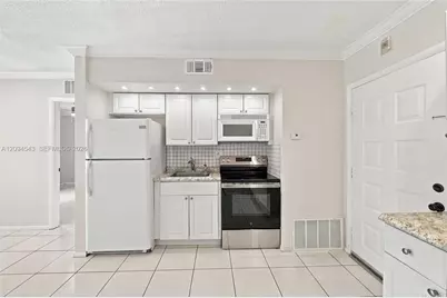 2700 Riverside Dr #302-B, Coral Springs, FL 33065 - Photo 7