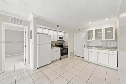 2700 Riverside Dr #302-B, Coral Springs, FL 33065 - Photo 9