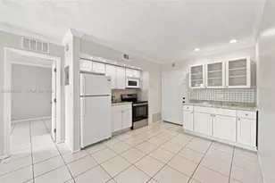 2700 Riverside Dr, Coral Springs, FL 33065 - Photo 9