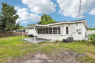 571 NE 172nd St, North Miami Beach, FL 33162 - Photo 27