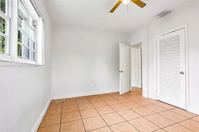571 NE 172nd St, North Miami Beach, FL 33162 - Photo 21