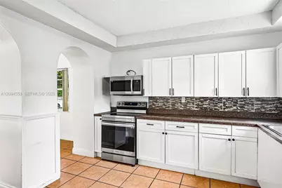 571 NE 172nd St, North Miami Beach, FL 33162 - Photo 15