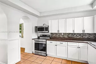 571 NE 172nd St, North Miami Beach, FL 33162 - Photo 15