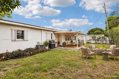 571 NE 172nd St, North Miami Beach, FL 33162 - Photo 5