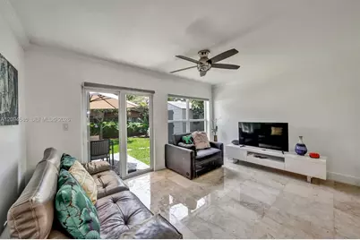 814 NE 4th St #814, Hallandale Beach, FL 33009 - Photo 15