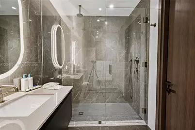 20 NE 11th St #3111, Miami, FL 33132 - Photo 17