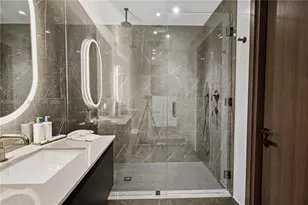 20 NE 11th St, Miami, FL 33132 - Photo 17