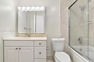 9670 Fontainebleau Blvd, Miami, FL 33172 - Photo 19