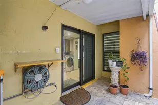 9670 Fontainebleau Blvd, Miami, FL 33172 - Photo 15