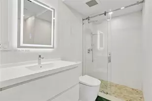 520 Brickell Key Dr, Miami, FL 33131 - Photo 21