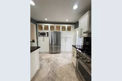 3889 NW 5th St, Miami, FL 33126 - Photo 5
