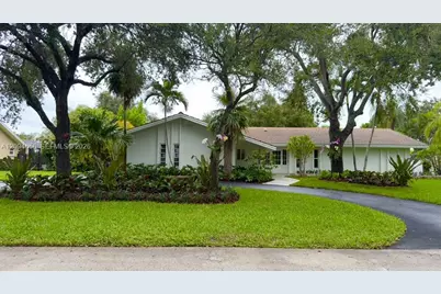 7521 SW 175th St, Palmetto Bay, FL 33157 - Photo 1