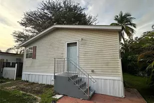 21631 NW 8th Ct, Pembroke Pines, FL 33029 - Photo 15