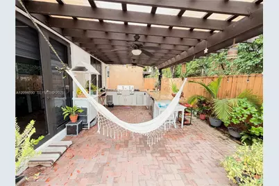 9947 NW 10th Ter, Miami, FL 33172 - Photo 29