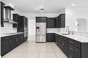 616 NE 195th St, Miami, FL 33179 - Photo 27