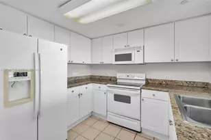 19501 W Country Club Dr, Aventura, FL 33180 - Photo 9