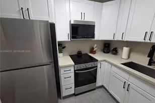 1044 NW 64th St, Miami, FL 33150 - Photo 5