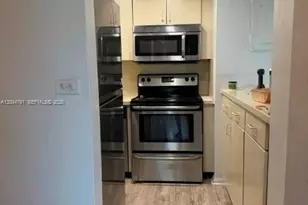 8840 Fontainebleau Blvd, Miami, FL 33172 - Photo 5