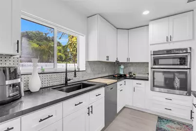 1175 NE 109th St, Miami, FL 33161 - Photo 15