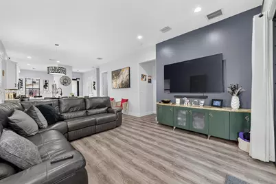 3226 W 97th St, Hialeah, FL 33018 - Photo 15