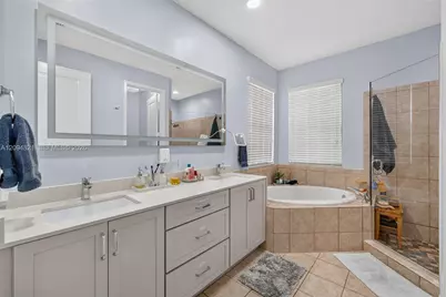 3226 W 97th St, Hialeah, FL 33018 - Photo 29