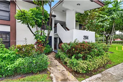 204 Lake Pointe Dr #107, Oakland Park, FL 33309 - Photo 3