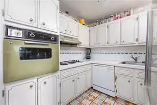 245 18th St, Miami Beach, FL 33139 - Photo 13