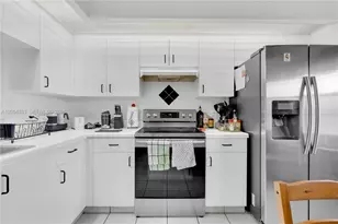 13105 SW 16th Ct, Pembroke Pines, FL 33027 - Photo 9