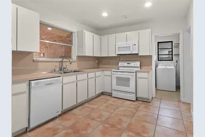 9360 SW 25th St, Miami, FL 33165 - Photo 13