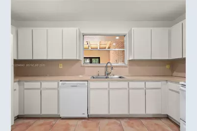 9360 SW 25th St, Miami, FL 33165 - Photo 11