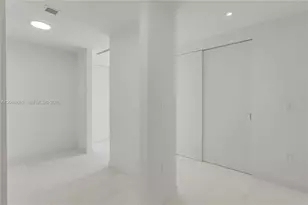 300 Biscayne Blvd Way, Miami, FL 33131 - Photo 21