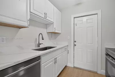 5197 NE 14th Ave, Pompano Beach, FL 33064 - Photo 7